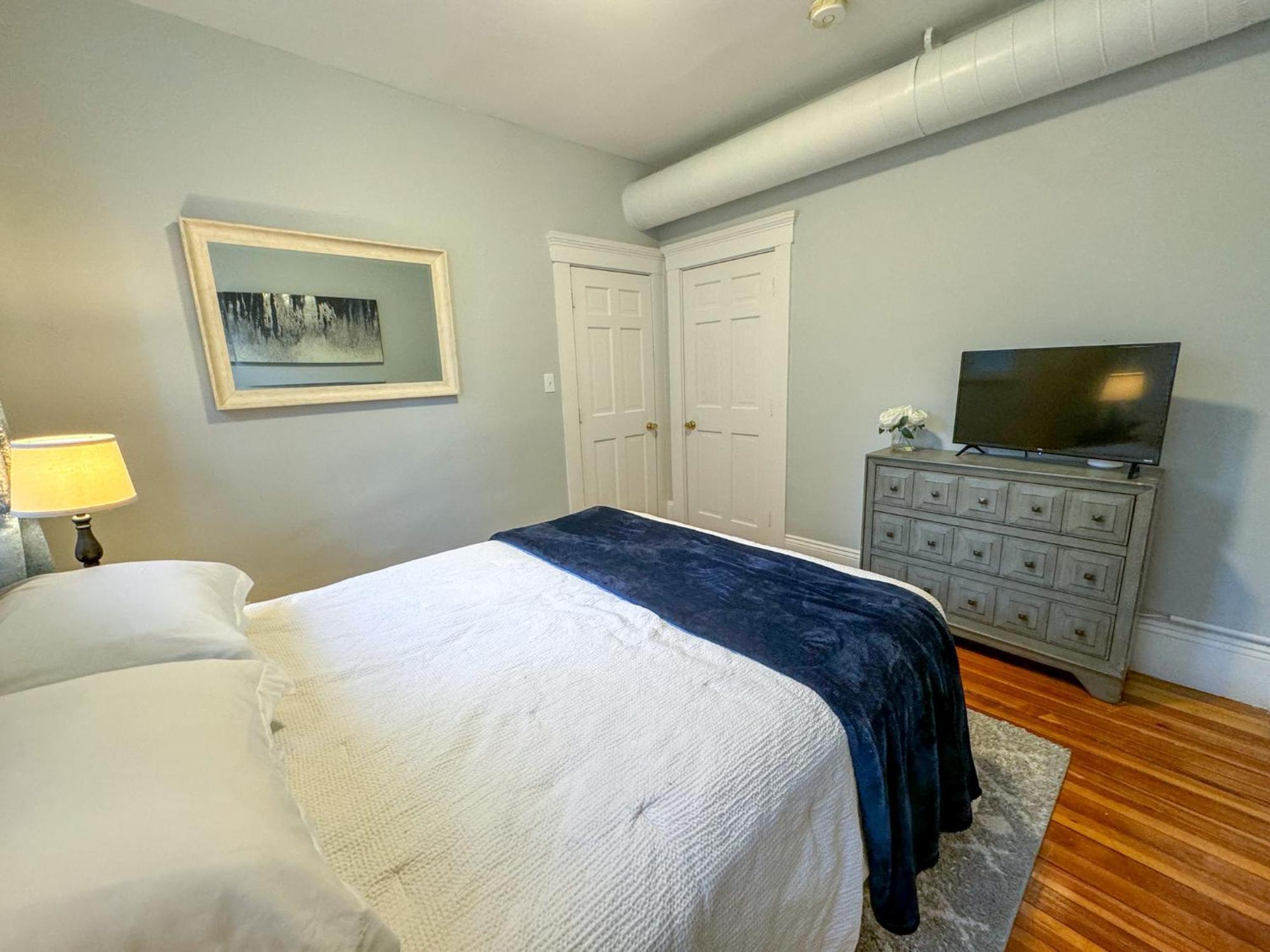 Huge,3 Bed,2Bath,Public Transport,Boston,Sleeps 9 Apartment Brookline Bagian luar foto