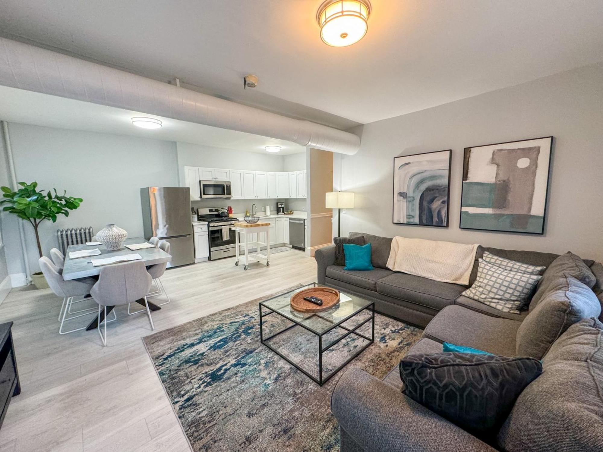 Huge,3 Bed,2Bath,Public Transport,Boston,Sleeps 9 Apartment Brookline Bagian luar foto